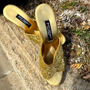 Betsey Johnson Poly Pumps size 8